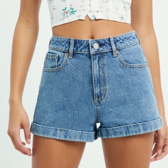 PacSun Blue Denim High Rise Cuffed Mom Shorts - Picture 1 of 10